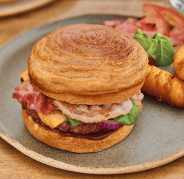 croissant burger boeuf bacon (1)